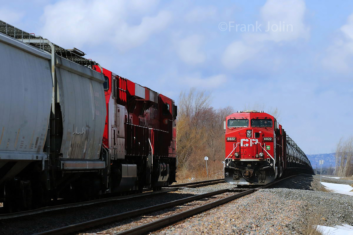 Bound for Albany, New York, Canadian Pacific crude oil train #608 meet manifest #253 heading north to Montreal at St-Mathieu Quebec
