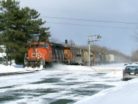 CN 899 has enough power with a single sd40-2 to bring those empty grain cars back to Thunder Bay.
