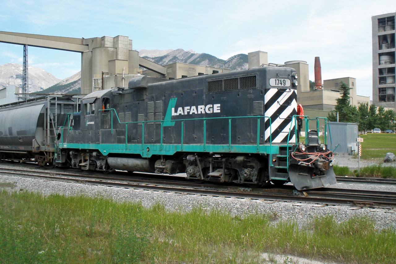 Another view of Lafarge's GP9 switching in the plant