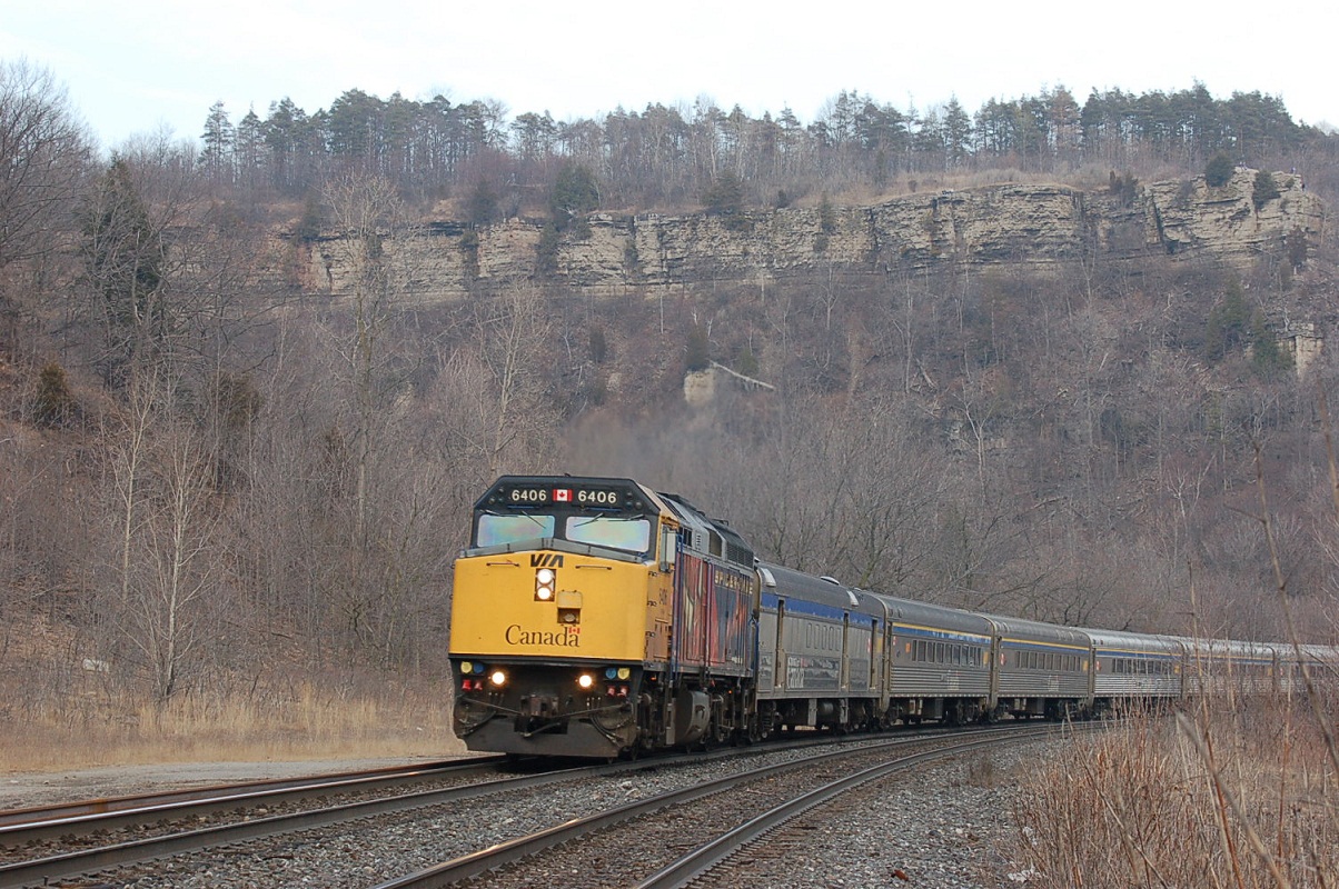 VIA F40PH-2 #6406 LEADS A WINDSOR-BOUND PASSENGER TRAIN UP THE ESCARPMENT AT DUNDAS, ONTARIO. For more pics from my collection see northamericabyrail.info
