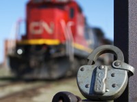 Focusing in on the smaller details, an old CNR lock provides a nice juxtaposition to CN 2100 (née CNW 8553) which it sat on the Fort Erie shop track all day due to a boxcar with a bad-order.