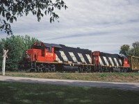 After interchanging across the US border with BN and Soo Line CN 4718 heads back to Winnipeg. 