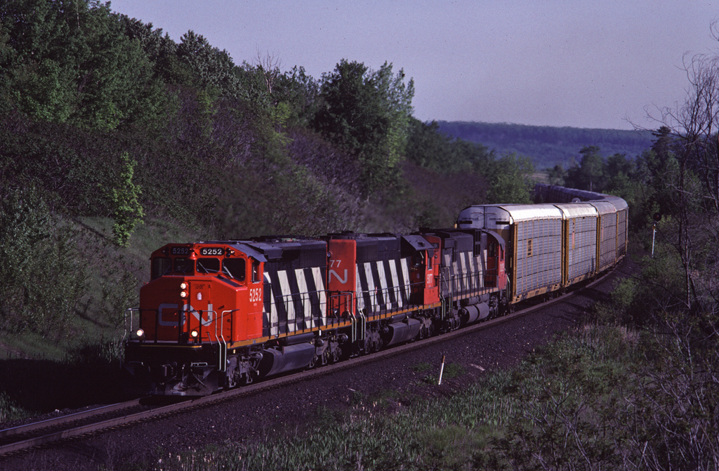 CN SD40-2W 5252 leads autorack train #416 east between Mansewood and Speyside.