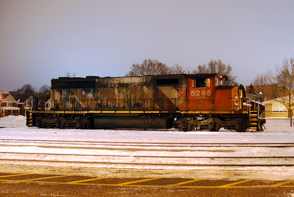In early 2009 SOR leased 2 SD40-2W's from CN due to an increase in traffic (?) here CN 5265 is paused in the Brantford Yard