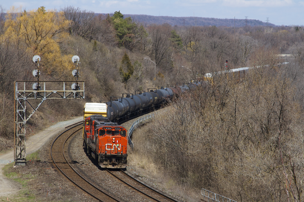 CN 554 approaches Hamilton Junction, passing under a classic signal bridge.