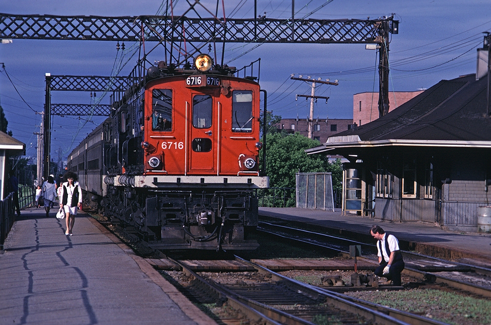 CN train #955 stops while the switch is thrown that will allow it to go around the loop and head back to Central Station in downtown Montreal.