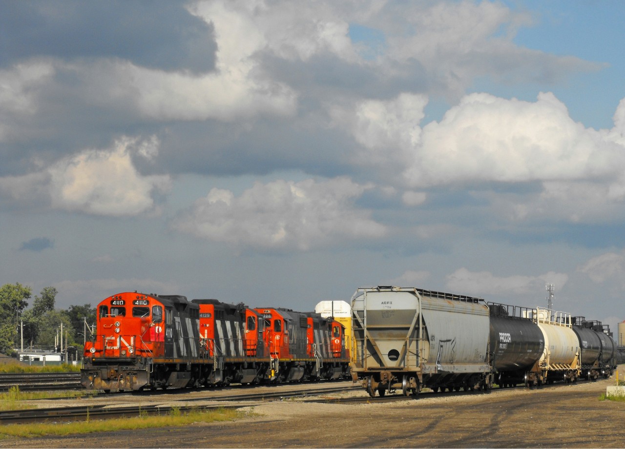 A nice lash-up of GeePs sits at Egerton St. including 4110, 4129, 4728 & 4114.