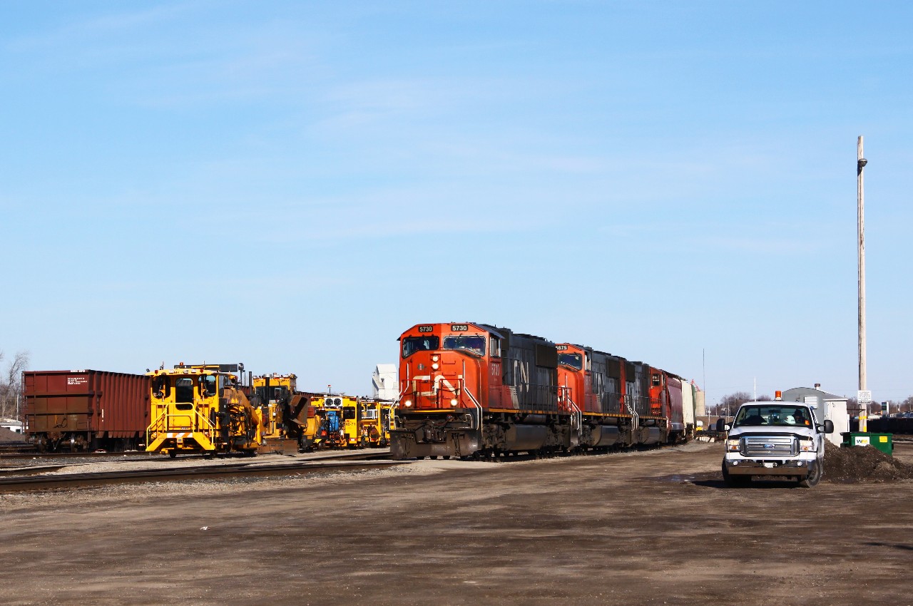 Pulling down track CL-07, CN 5730 leads 435 past an armada of track machines waiting to begin the night's work on the north track of the Dundas Sub. CN is conducting a major trackwork project including tie replacement, new ballast (note Herzog loaded ballast train at left) and new pieces of rail. These days, CN 435 has been running with three engines as it now forwards crude oil loads from Mac yard to Brantford, where the oil is interchanged to SOR for movement to the IOL refinery at Nanticoke.