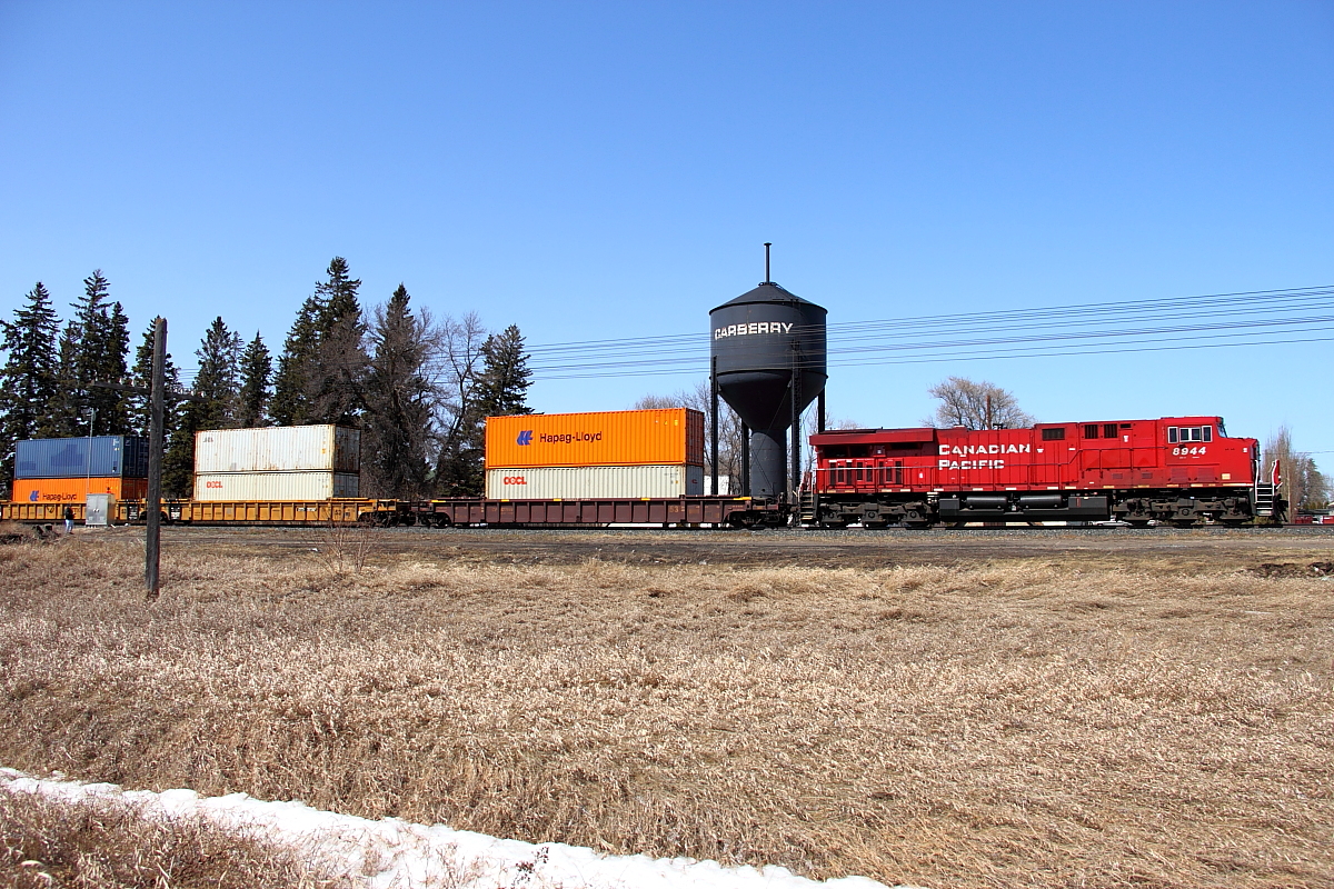 An eastbound intermodal passes the water tower in Carberry.