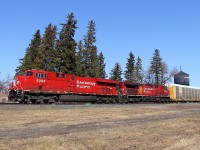 CP 9352 leads a westbound intermodal through Carberry.