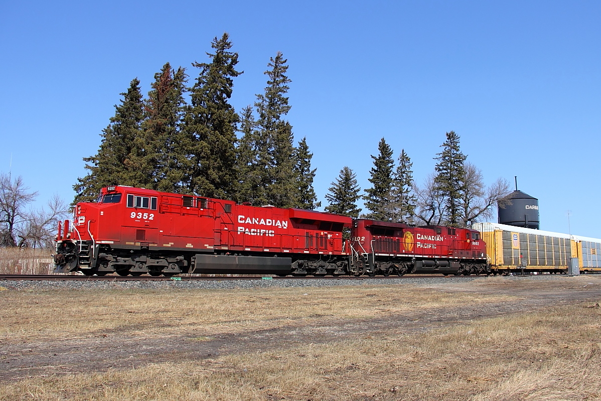 CP 9352 leads a westbound intermodal through Carberry.