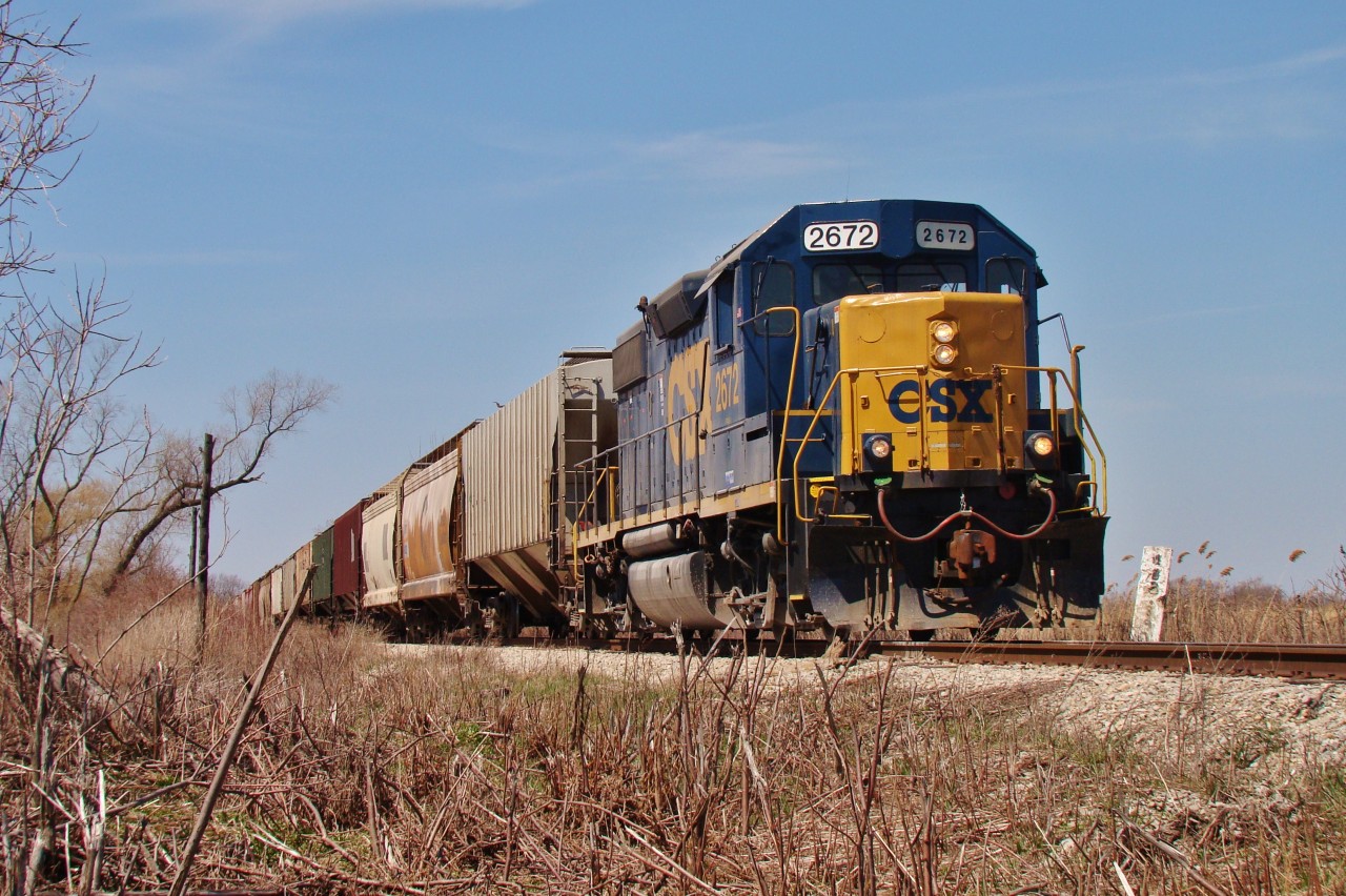 A late running D924 passes by MP48 along CSX's Sarnia sub with 35 cars for Wallaceburg & Tupperville.