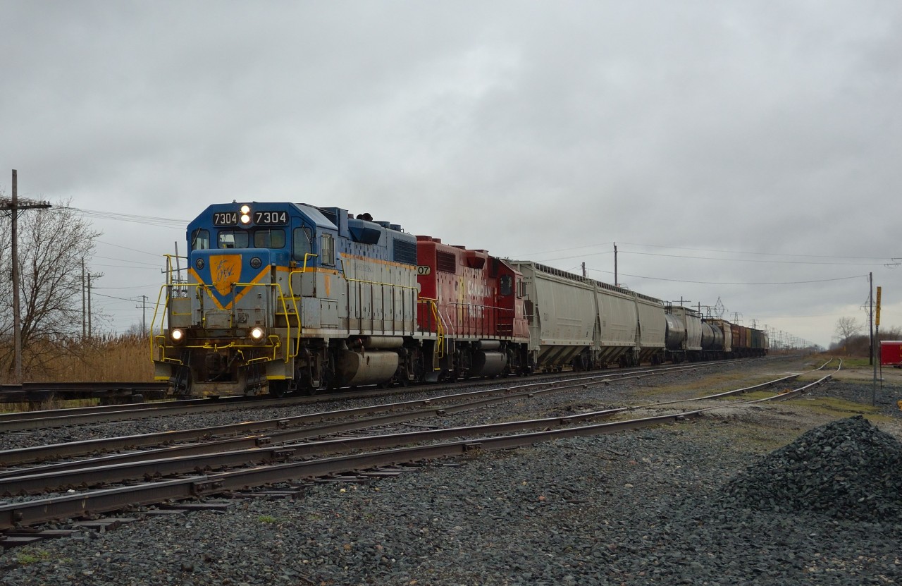 After just arriving in Windsor a day earlier, D&H 7304 assumes the leader role on CP T76 as it heads eastbound thru Tilbury. Hopefully this loco sticks around here for a while!