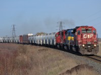 CP 643 rounds the bend westbound into Tilbury on its way towards Walkerville. Another nice consist!