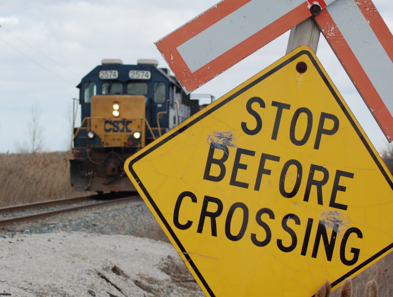 CSX 2574 with shorth local train D724 on it's way south from Sarnia towards Wallaceburg.