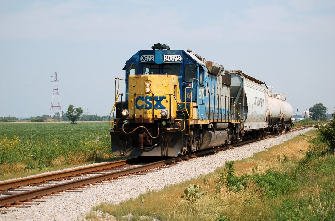 CSX 2672 passes by Terra Industires on it's way south to Wallaceburg and on to Tupperville. A short 3 cars this time around.