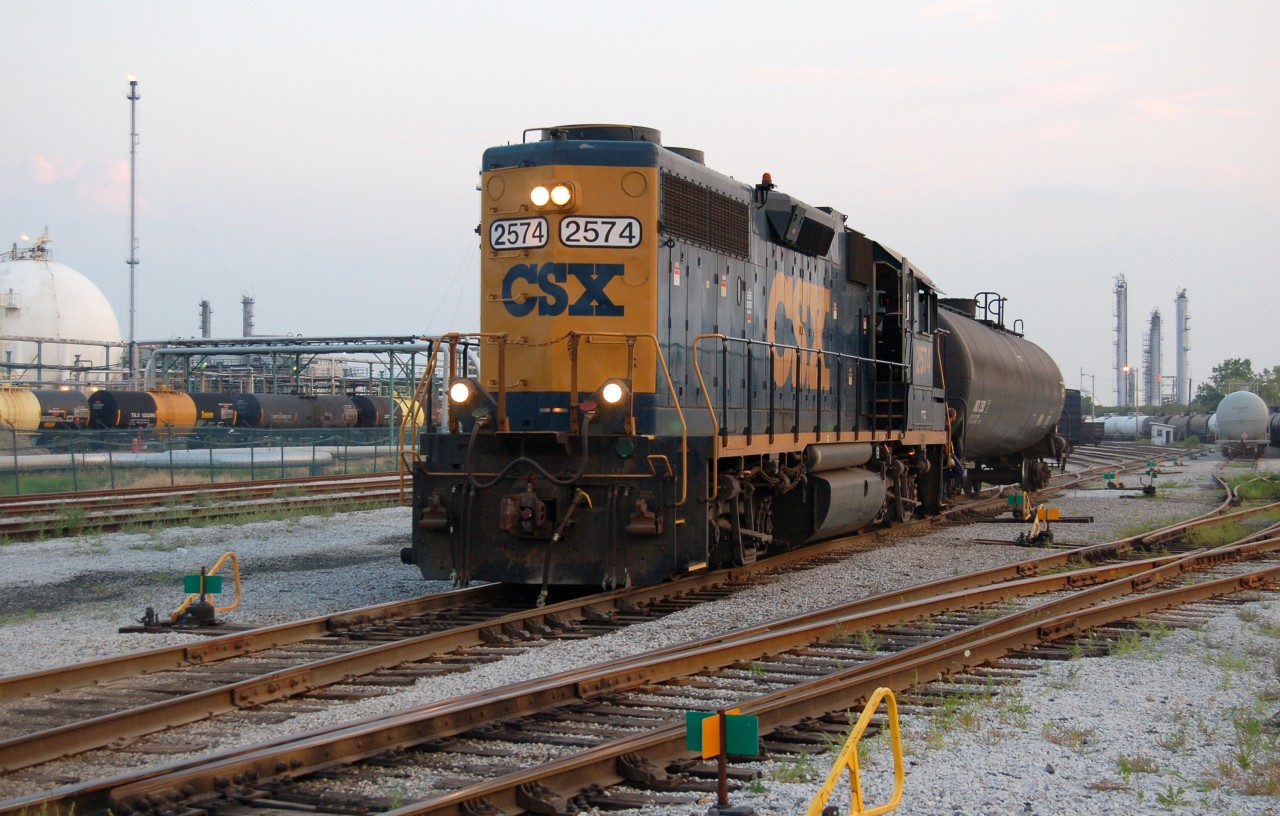 CSX 2574 works the Sarnia yard on an evening switch job. To the left can be seen the unique "yellow band" looking Sulfur tank cars at Imperial Oil.