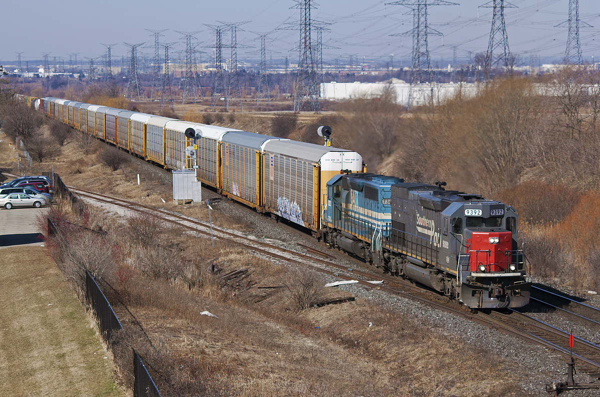With it's day's in SP paint limited, I ventured on out to the CN Halton Sub on a day off school to get my first shot of 9392 leading 432. Thanks again to Mr. Host for the heads up!