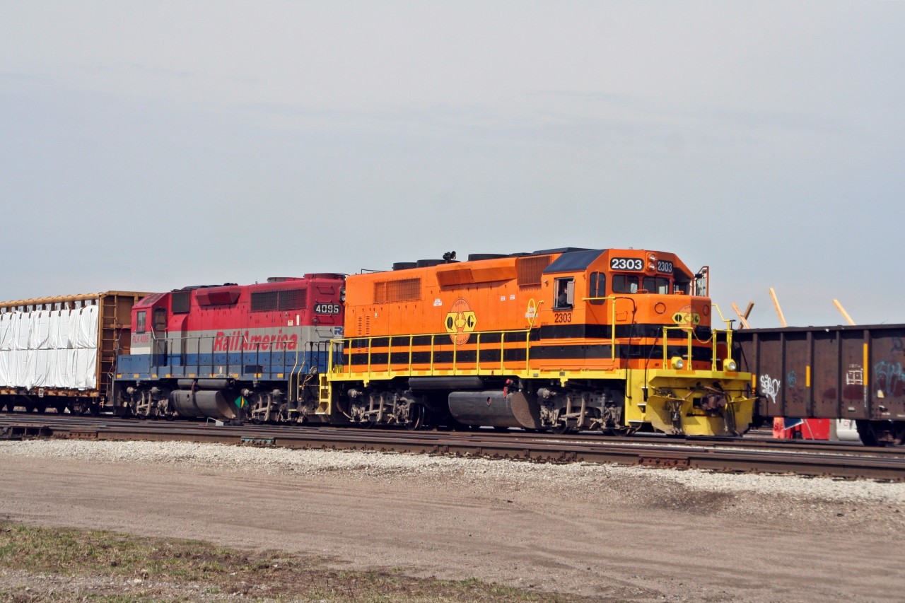 QGRY 2303 leads an early GEXR 433. The train is preparing to back out of London Yard onto the CN Dundas, where it will proceed onto home tracks just north of here.