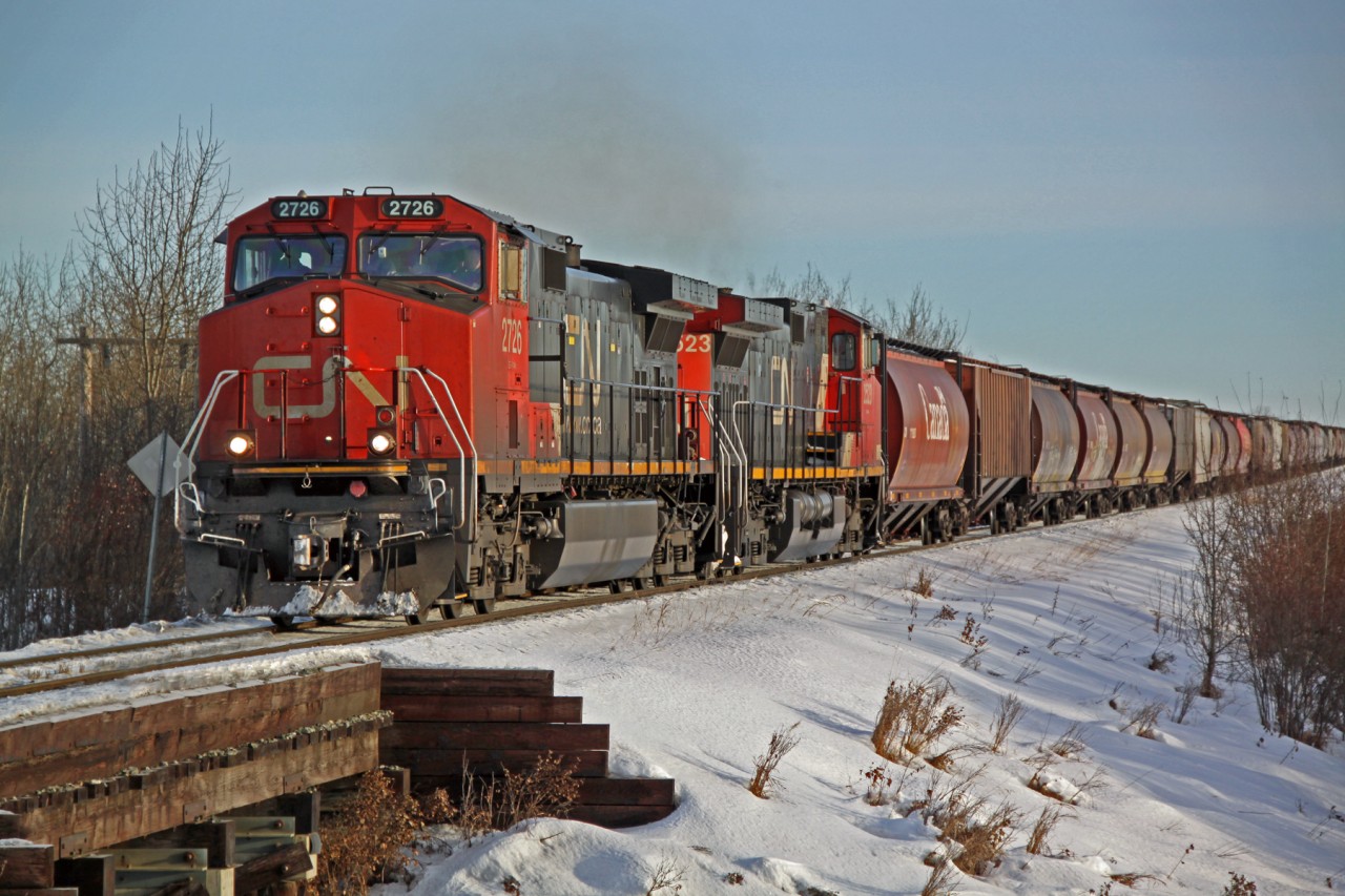 Dash 9-44CW units CN 2726 and 2523 (ex IC) approach Scotford yard from the east on the CN Vegreville Sub.
