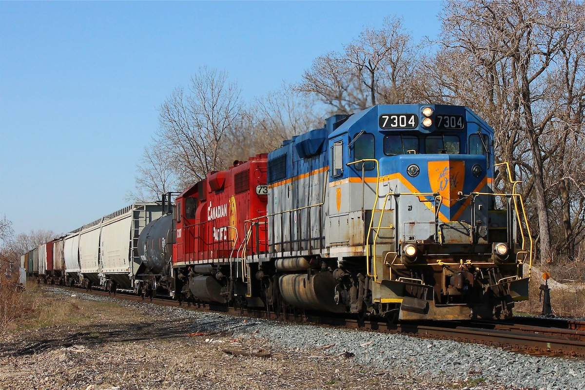 A celebrity of CP Rail's roster plays the roll of the Chatham turn for now and it makes it's presence known with its striking D&H blue, grey and yellow.