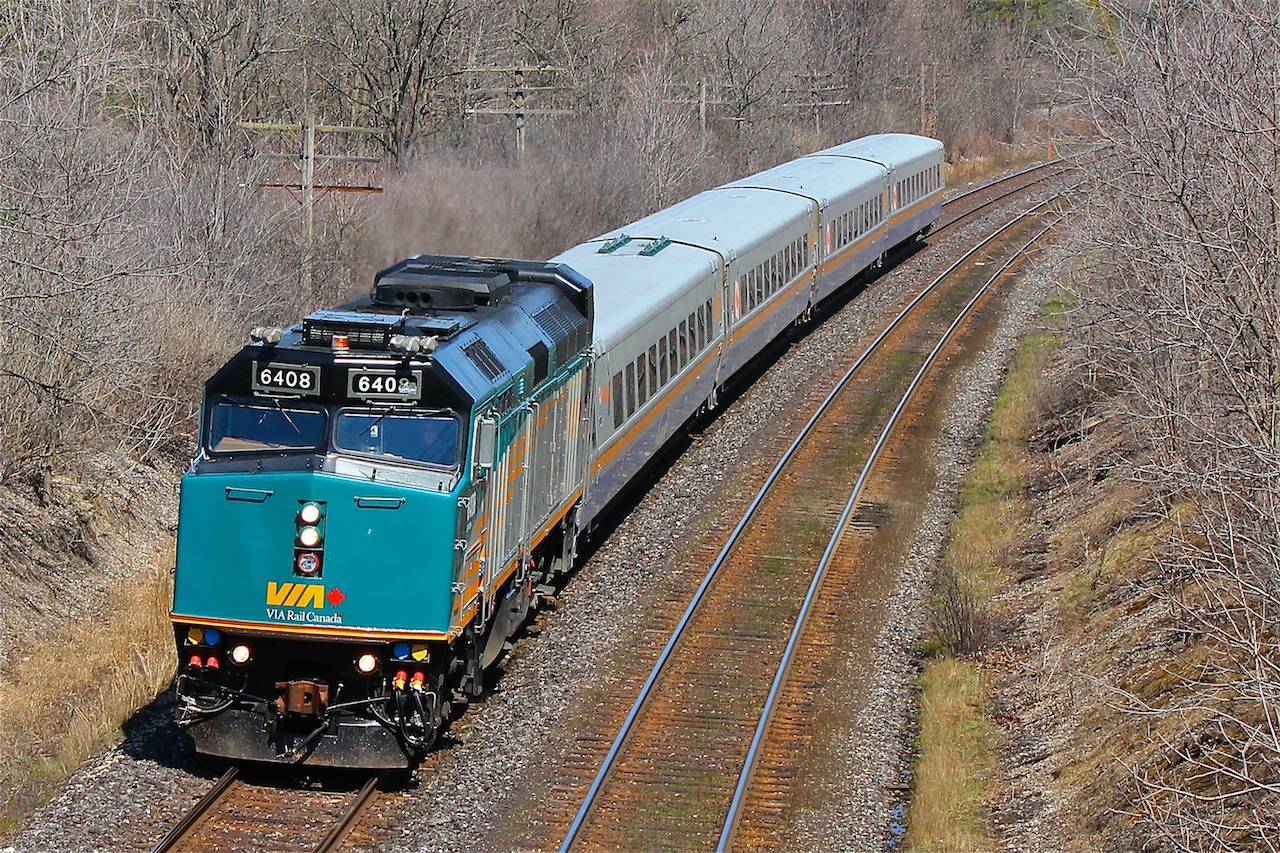 A friendly crew gives us a toot of the horn as 73 accelerates around the bend before Denfeild Rd after departing London. A few seconds later 73 would meet an eastbound CN manifest.
