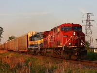 CP 147 rumbles through Ringold with a little surprise in the form of an IC&E SD40, with less than an hour of decent sunlight left the duo are painted in the wonderful golden glow that we railfans have such a soft-spot for.