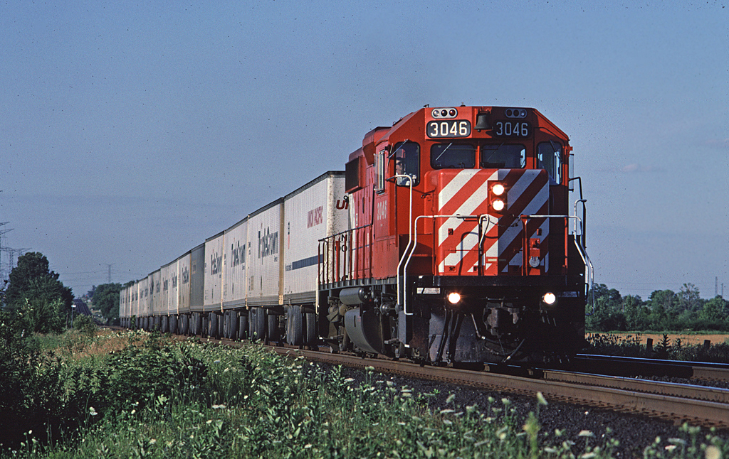 For quite awhile GP38-2 3046 was the regular power on the Toronto - Detroit Roadrailer trains. Here it is heading west, coming out of the Hornby Dip about to cross 5th Line.