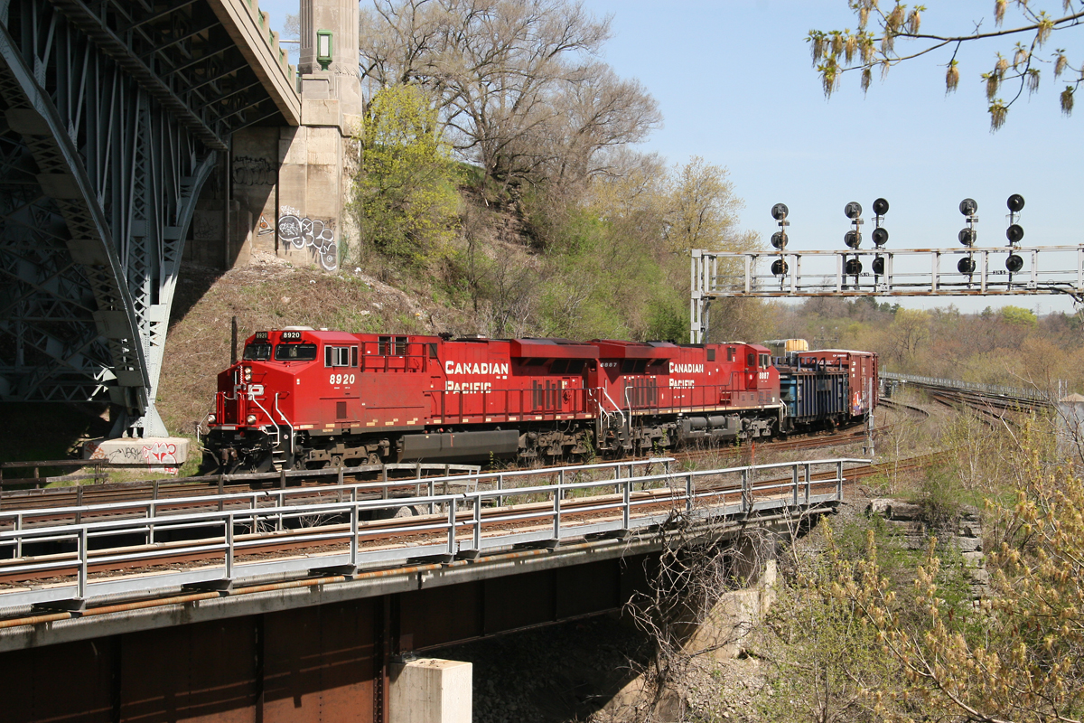 CP 8920 is creeping under the High Level bridge on York Blvd in Hamilton, ON.