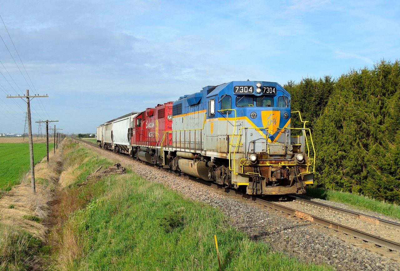 CP T76 with D&H 7304 on the point heads eastbound towards Chatham after just leaving the siding in Tilbury.