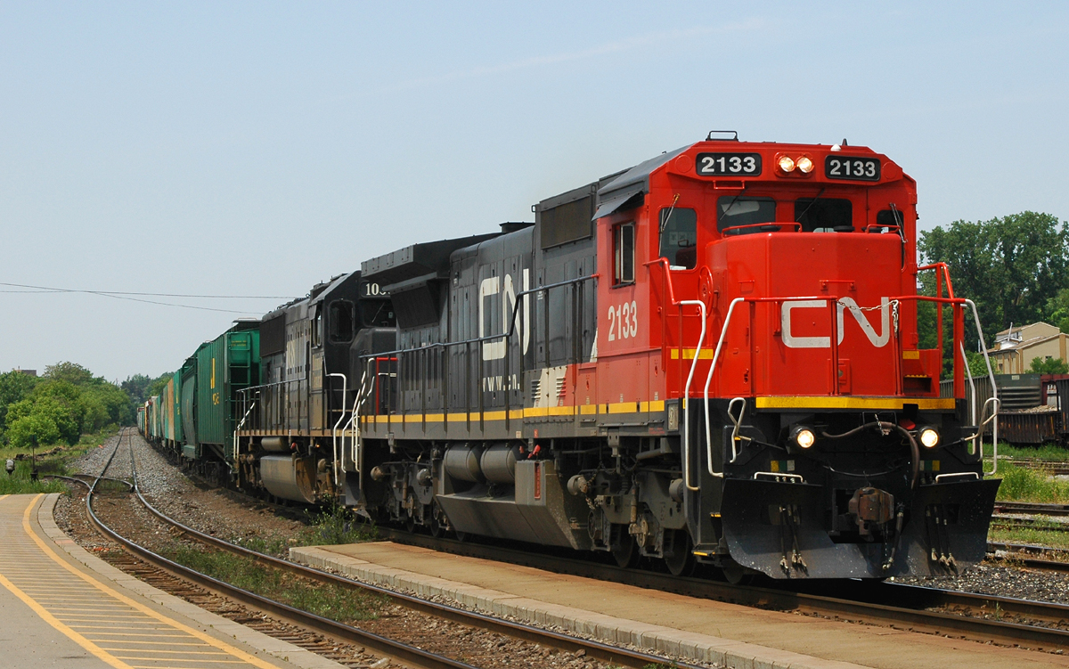 CN 2133 - IC 1038 power a late running 148 as it passes through Brantford