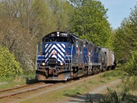 SRY GP9s 110 and 128 bring the Duncan turn south through Chemainus.