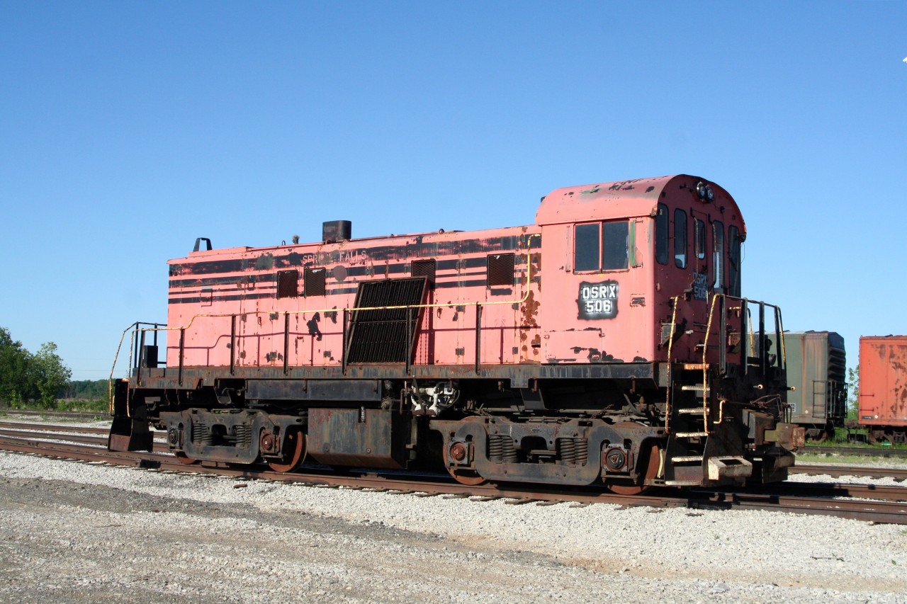 Sitting behind the OSR Shops in Salford Ontario is OS 507 (OSRX 506). After being dug out from the mug, it is currently being used for parts for other RS-23's