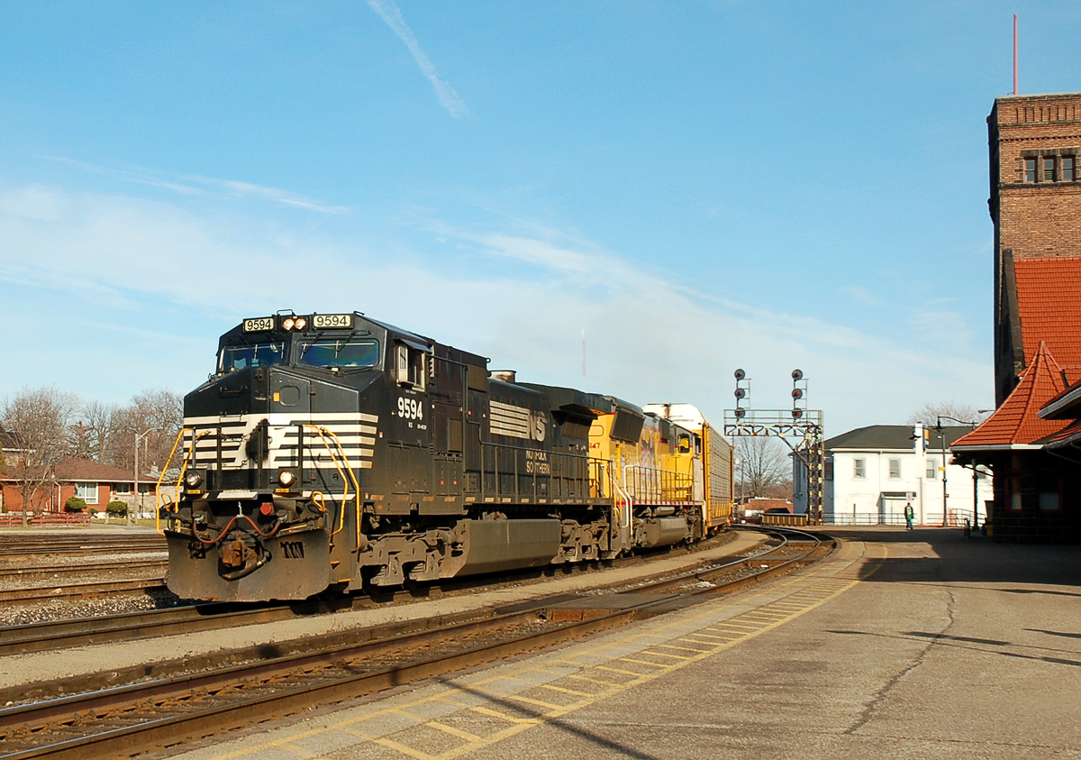 393 has some FPON leading in the fourm of NS 9594 - UP 5147 on this late March afternoon