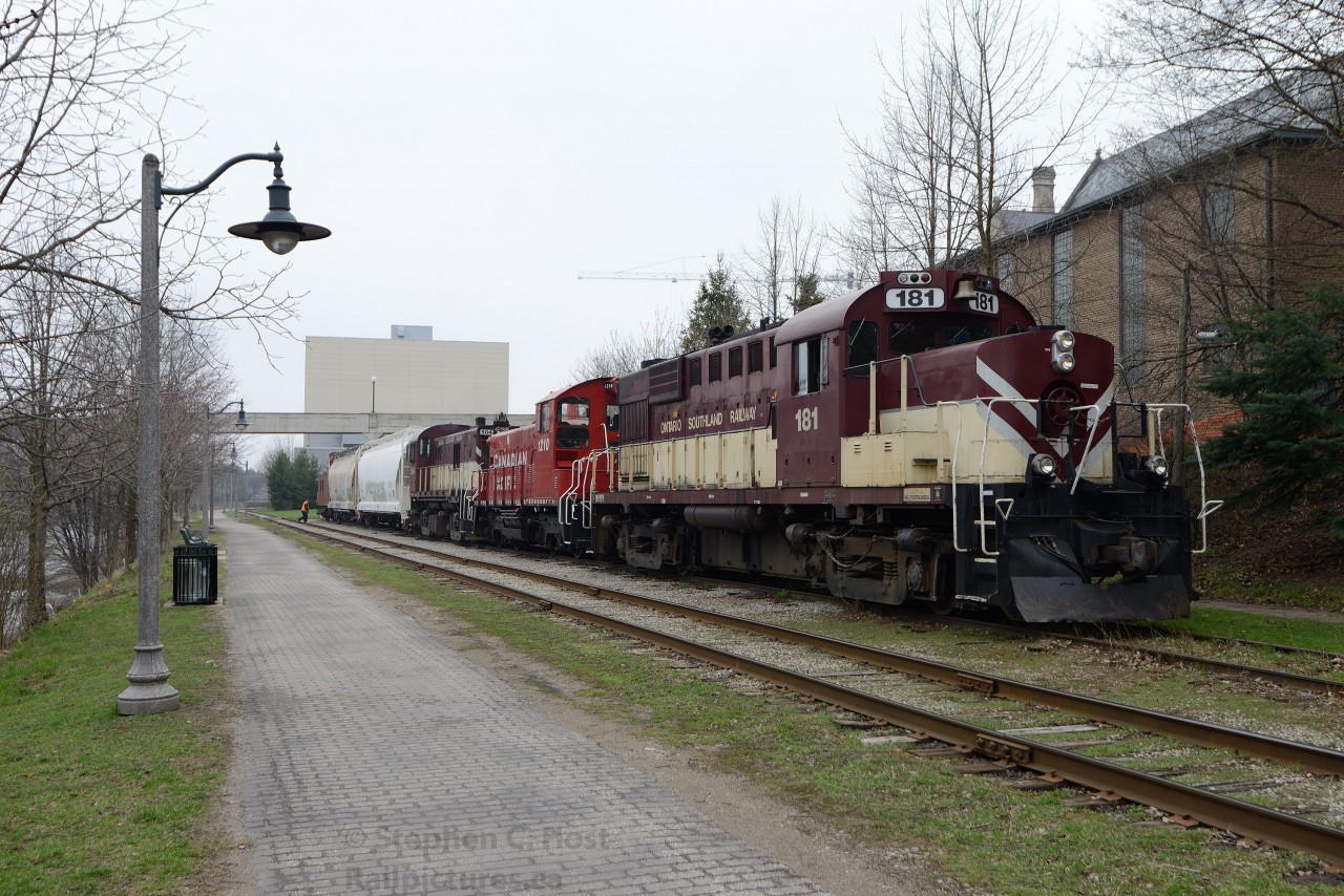 OSR is picking up the GHRA's CPR 436994 at the siding in downtown Guelph after a successful weekend of being on public display - power is OSRX 181, (former) CP 1210, and OSRX 504 - OSR/GJR fans will note that this siding is rarely used.