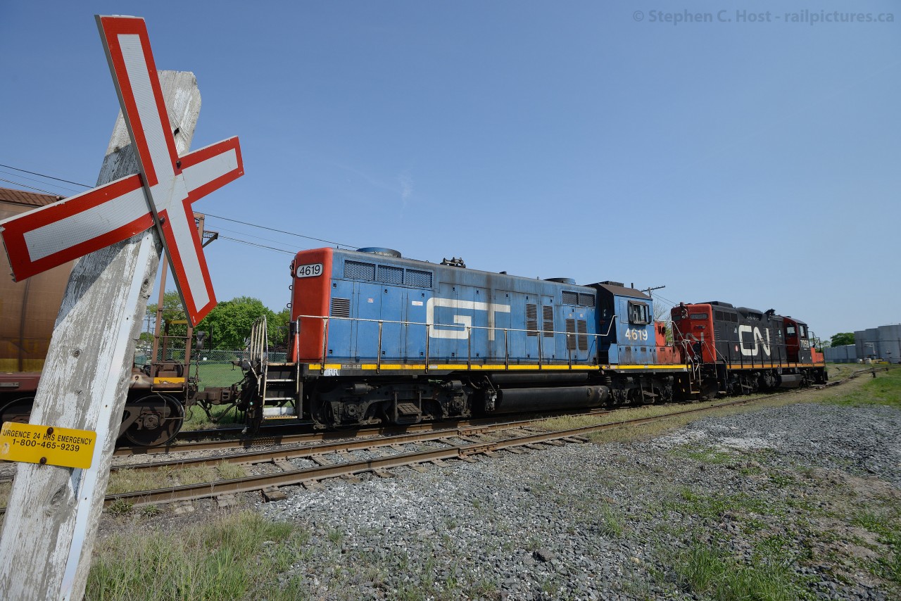 A foreign visitor working the locals in Sarnia - here passing by Imperial Oil after having switched this earlier in the afternoon, then a run to the elevators downtown..