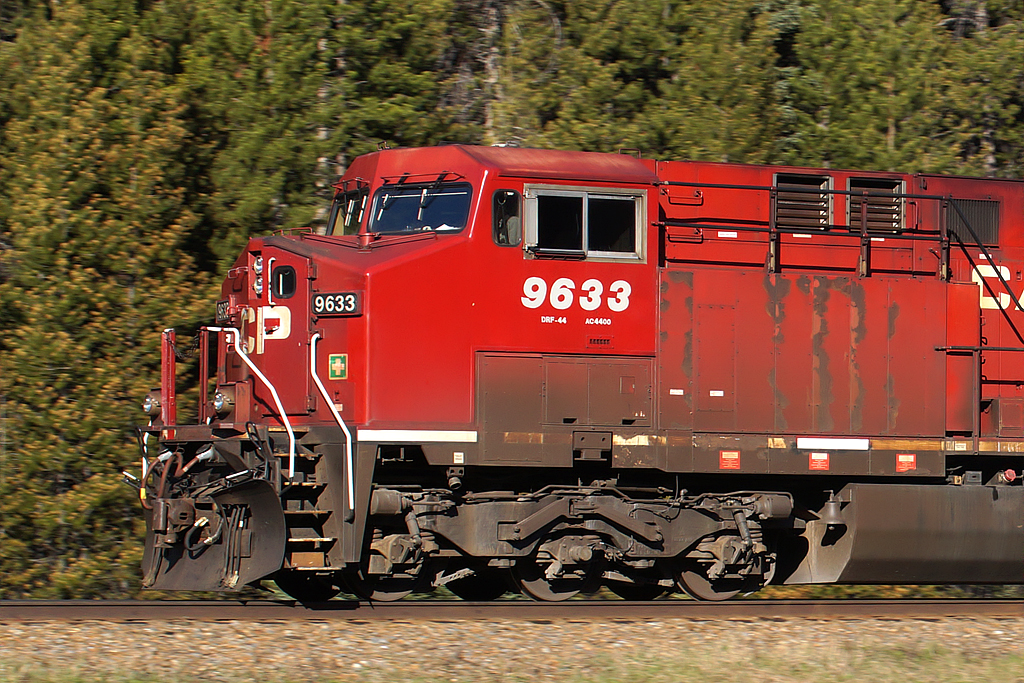 Eastbound grain empties. 9633 seems to have a new cab.