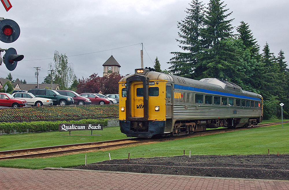 VIA RDC1 #6135 on Courtenay-Victoria train 198, Qualicum Beach, Vancouver Island. For more pics & video from my collection see  http://northamericabyrail.info