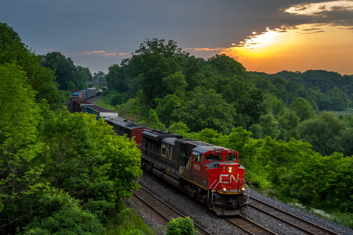 0620: The second 'longest day' starts early at Bayview Junction for the annual railfan meet, here CN 421 is seen heading towards the Grimsby Sub with freight for Ft. Erie, ON.