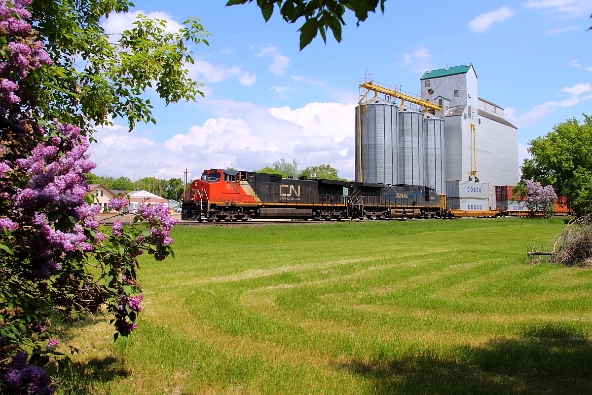 CN's Q199 passes through Oakville.