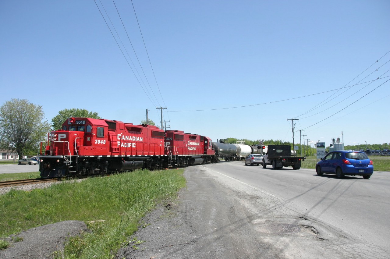 The Napierville switcher on way back to Delson , passing the route #