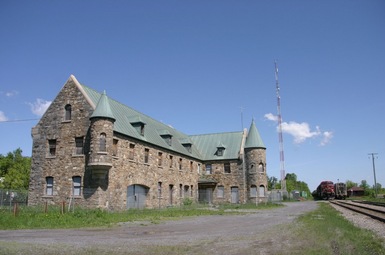 The oldest lacolle station with the CP 608 who wait his clearance for the U.S Customs !