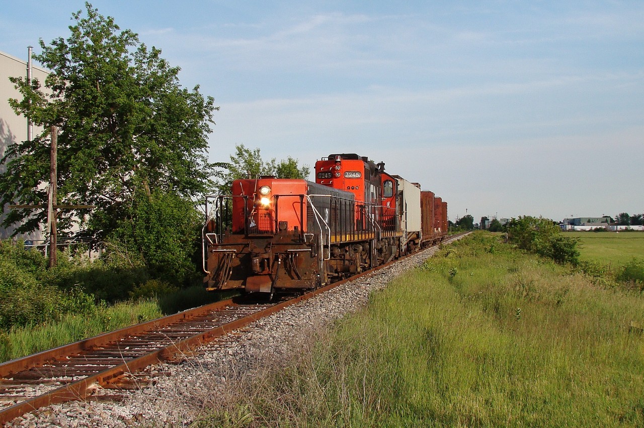 The CN local heads up the Pelton spur (former LE&DRR,PM,C&O,CSX trackage) with three cars for a transloading facility on CN's Chrysler spur. This customer is one of only three left for CN in the Windsor area.