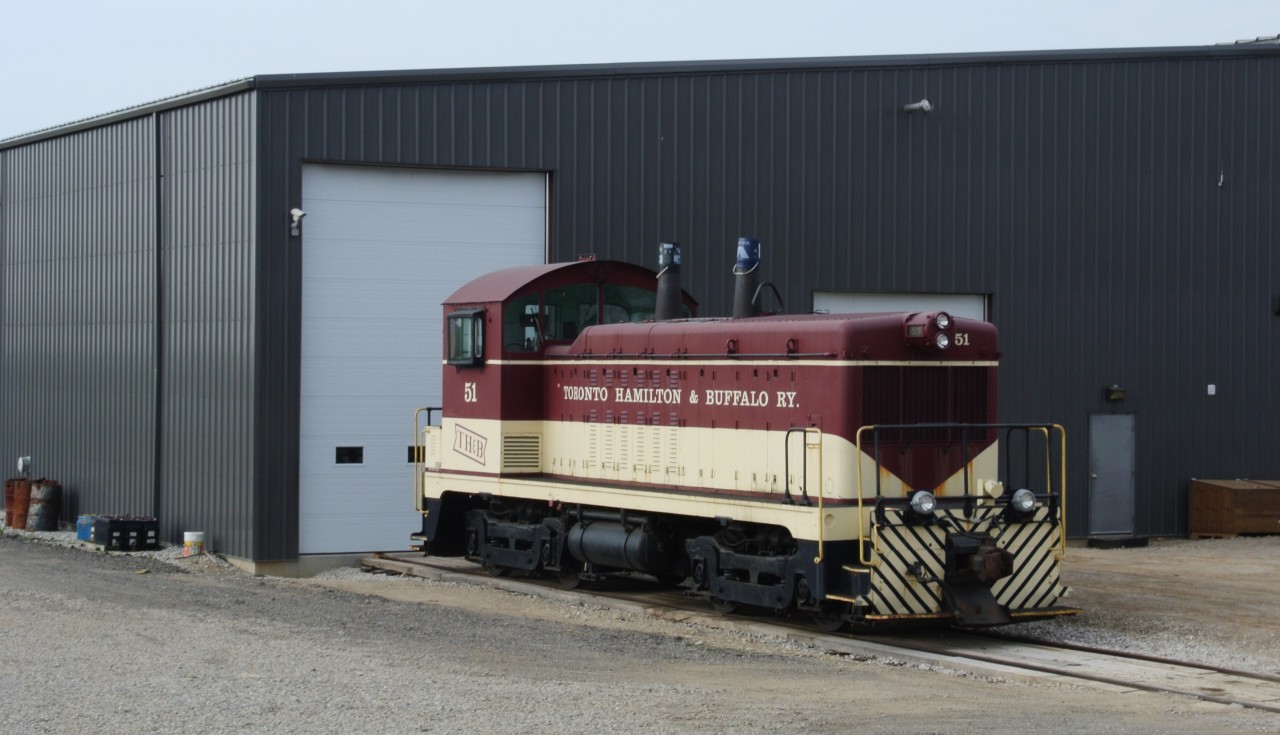 TH&B 51 sits outside at the OSR shops with pales on her stacks. The pales aren't tapped down hopfully a sign she will bemoving under herown power shorthly.