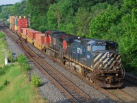 CN 394 rolls off the hill to the delight of the early crowd at this year's CNET meet.