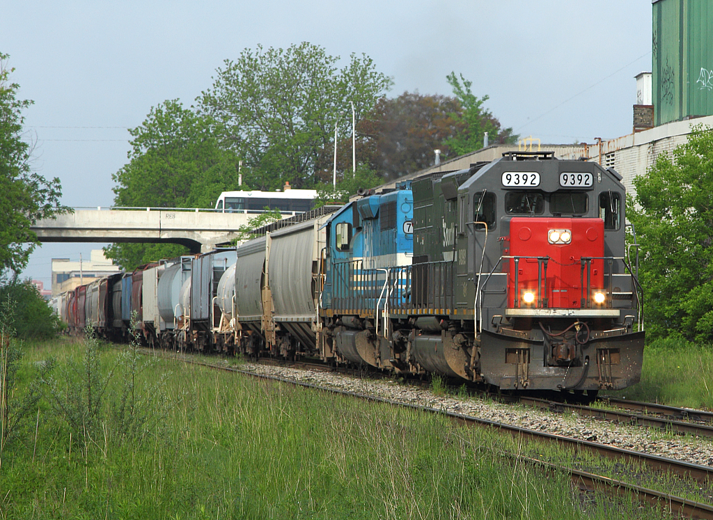 A late GEXR 432 pulls into the siding at Kitchener, where they'll complete their work and let VIA 84 pass by.