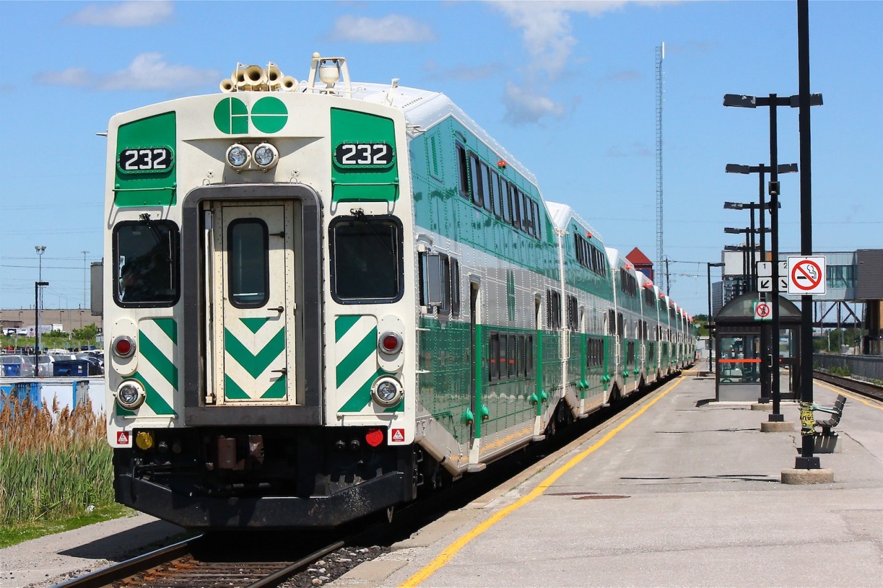 GO Transit Bombardier Bi-Level cab car (trailing on the pervious train) is about to enter push mode in which it will be leading the 10 car train back to Toronto Union Station, on the other end is GO Transit MP40PH-3c #606.