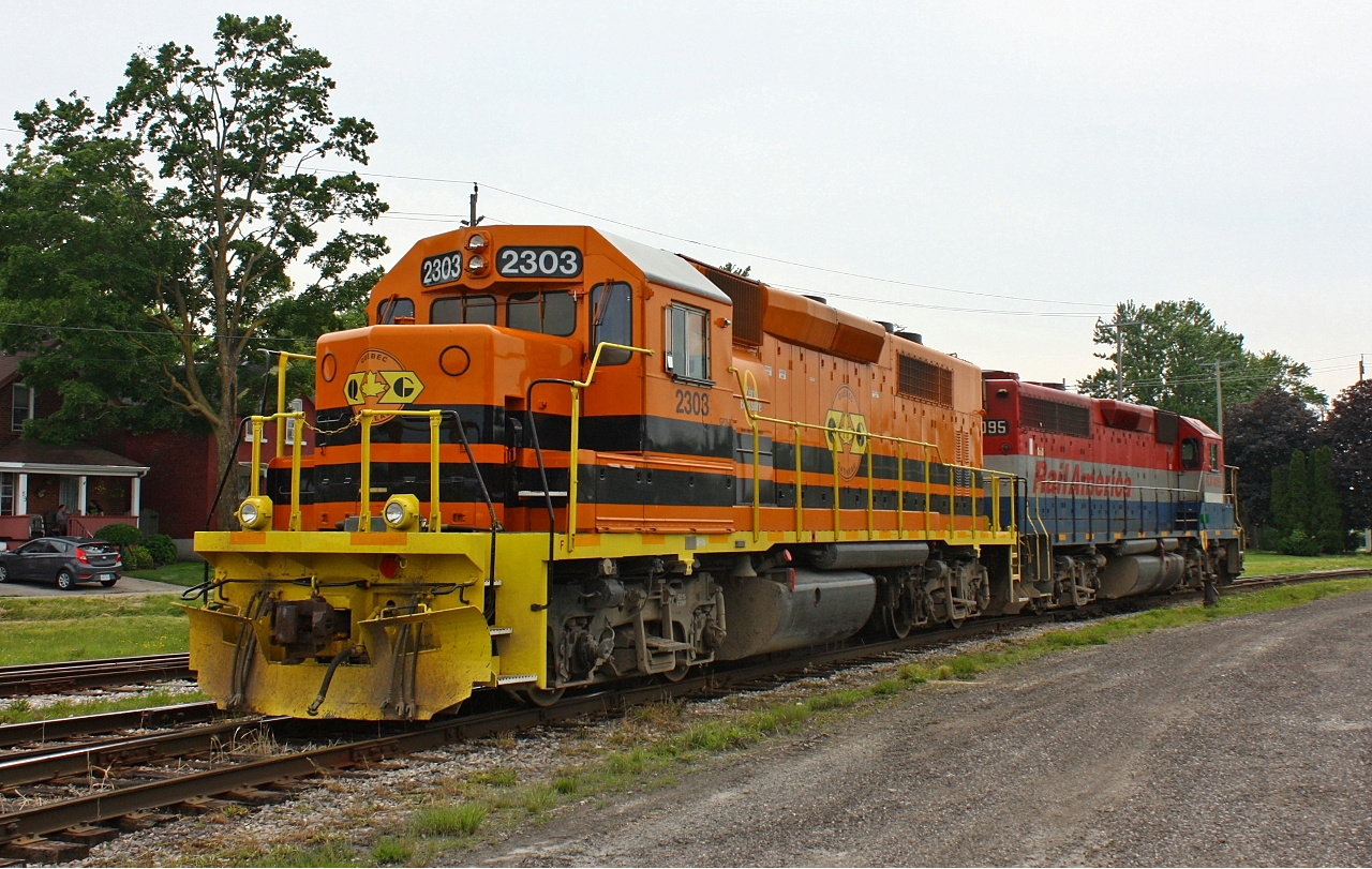 A sign of times to come for 4095. The ex-rail America GP 40 must be looking over its shoulder at what’s to come for it and many of its peers. While at Stratford, there were six silent units with six different paint schemes including Genesee & Wyoming, Rail America, GATX, Southern Pacific, 3821 grey over red, and 2236 grey over yellow.