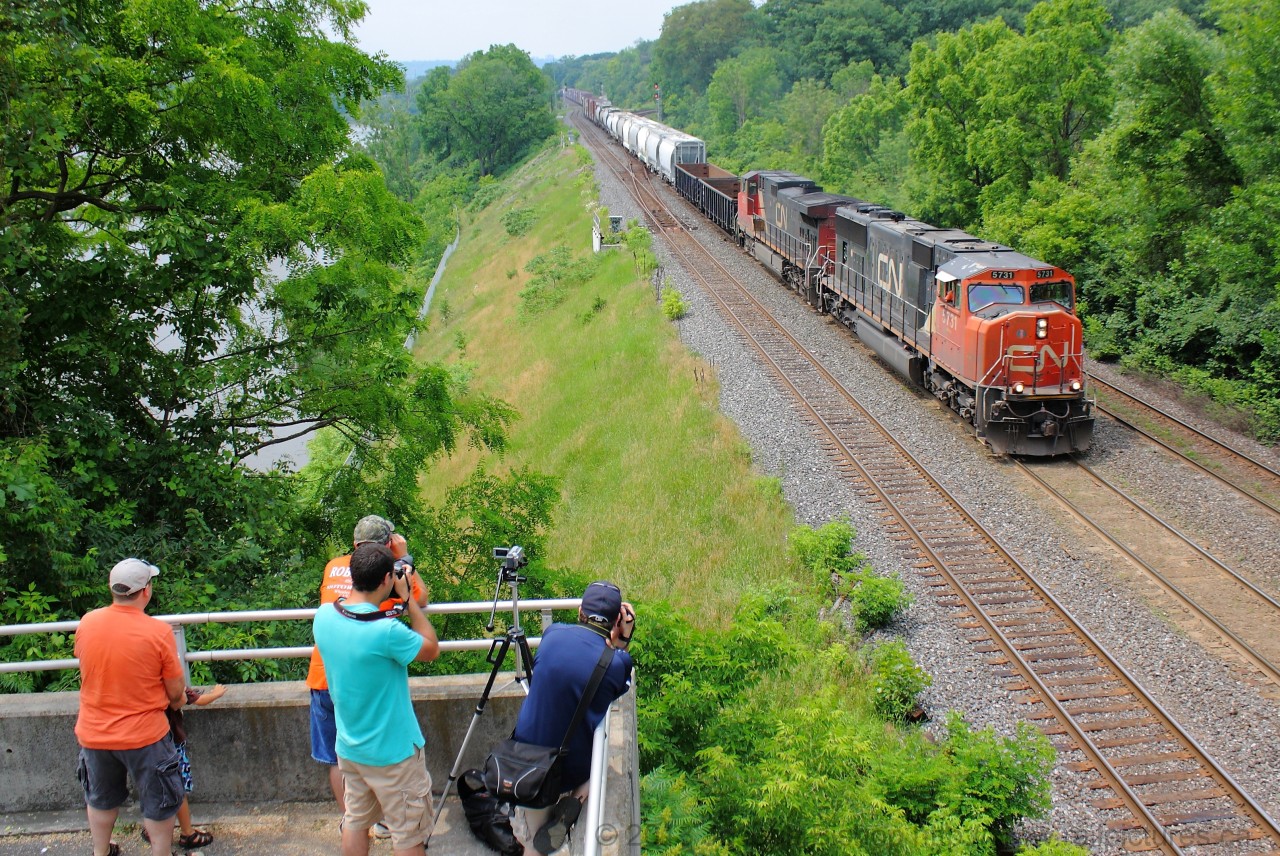 CN 422 grinds its way through Bayview Junction during the 19th annual CNET Bayview meet.  Below me a group of railfans grab their shots of 422 from a lower portion of the pedestrian bridge.