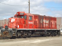 CP 1682, formerly TH&B 72 sits in London yard - by this time it was barely being used due to deteriorating condition of the engine. It has since been scrapped and parts donated for use in CP 2212 - the first CP20C-ECO assigned in Canada: http://www.railpictures.ca/?attachment_id=10187